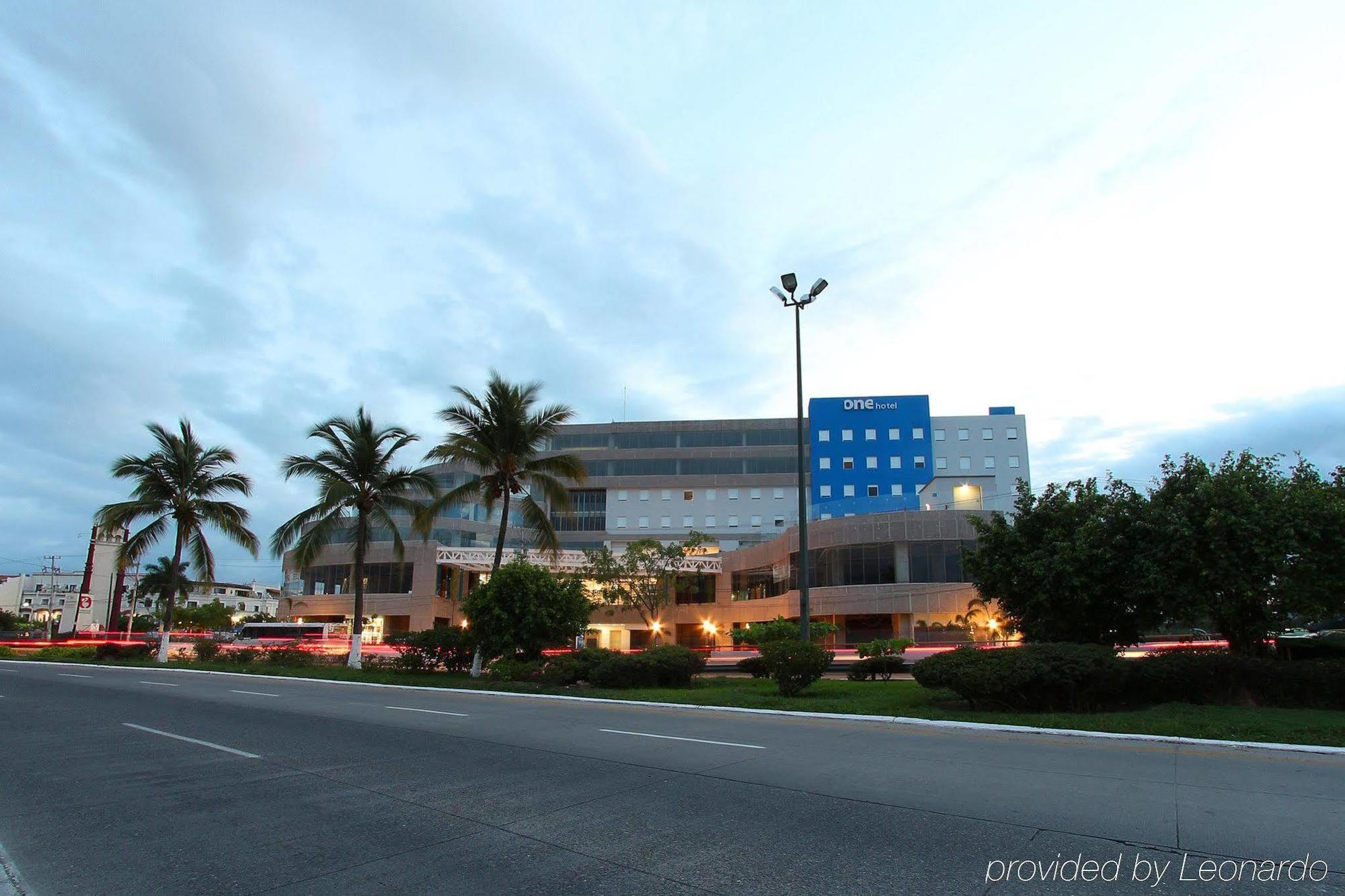 One Puerto Vallarta Aeropuerto Exterior photo