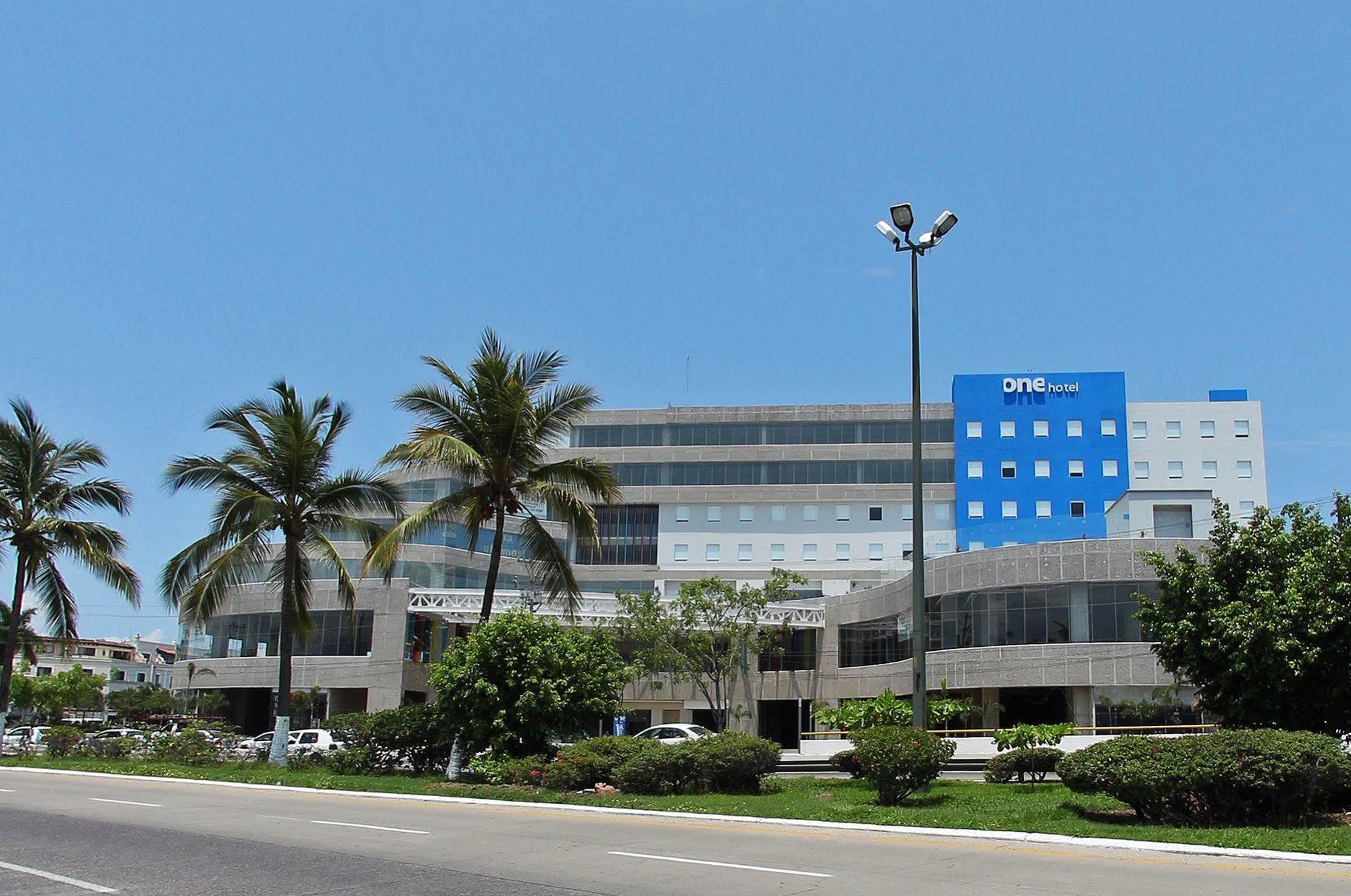 One Puerto Vallarta Aeropuerto Exterior photo